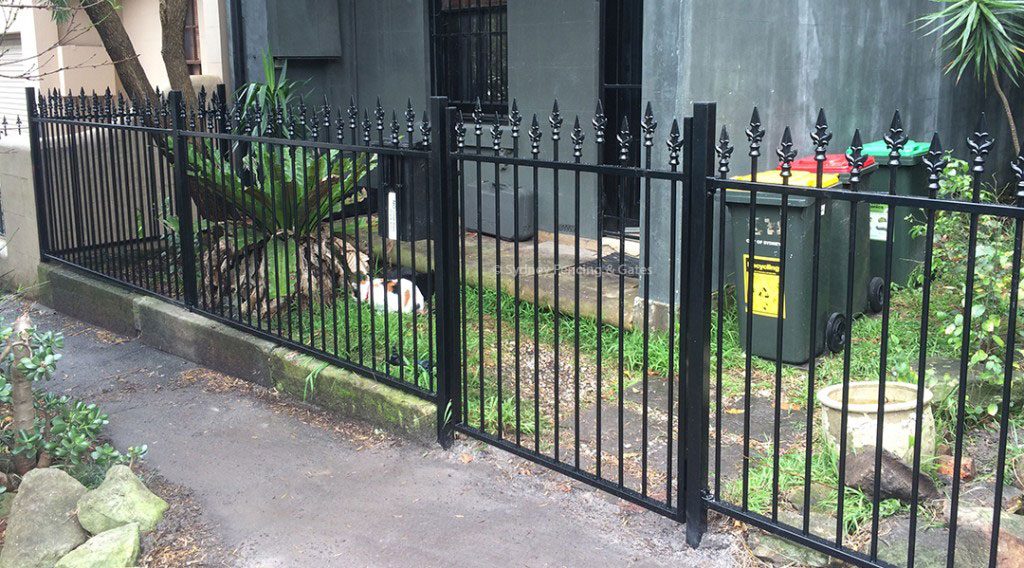 Aluminium hi-low spears round tubular fencing and gates