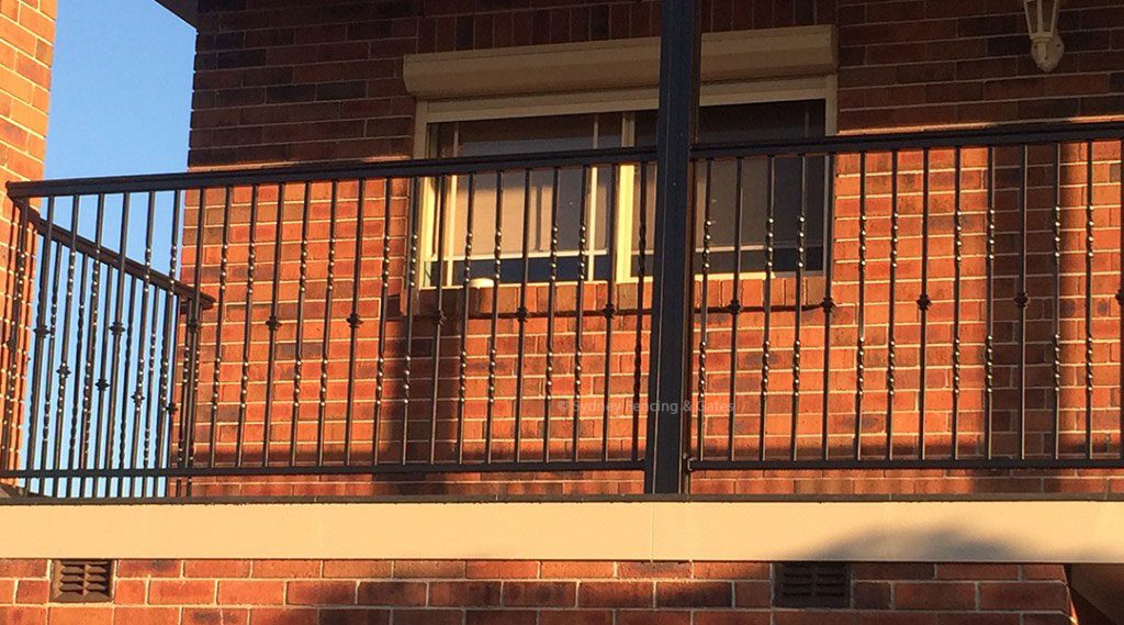 Aluminium solid twisted rods balustrade with handrail